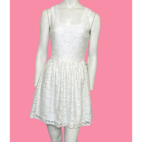 Main Strip Floral Overlay Cutout A-Line Dress White Size Large NWT - Picture 1 of 4